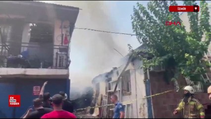 İzmir'de hurda deposunda yangın çıktı