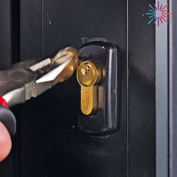 The ultimate fix for a broken key stuck in a lock 🔑