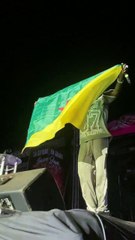 Vybz Kartel aime le drapeau guyanais. Il lui a rendu hommage lors de la Boom Jam à Kourou hier soir.
