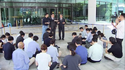 법무부 “실명 위기 아냐”…尹 측 “진단서 있다”