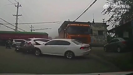 Freni Patlayan Kamyon Ortalığı Birbirine Kattı