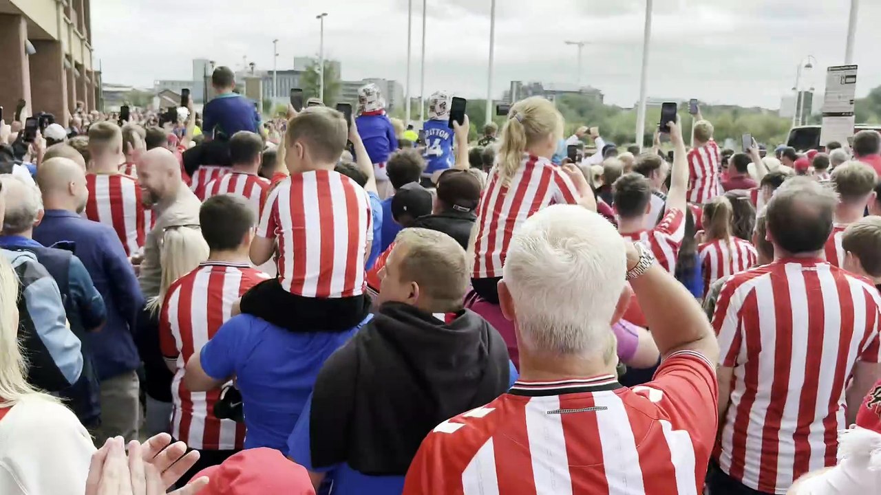 Watch the scenes as brilliant Sunderland fans line streets ahead of West Ham game