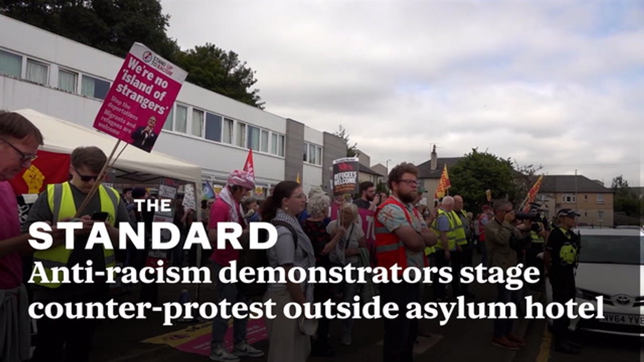 Anti-racism demonstrators stage counter-protest outside asylum seekers hotel_Original Video_m275783.mp4
