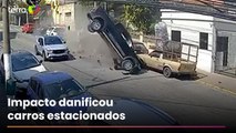 Caminhonete 'voa' e atinge 10 veículos em São Paulo
