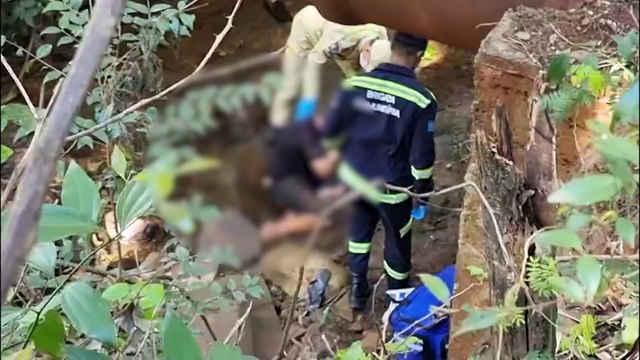 Homem tenta atravessar riacho, mas cai de aproximadamente 4 metros de altura