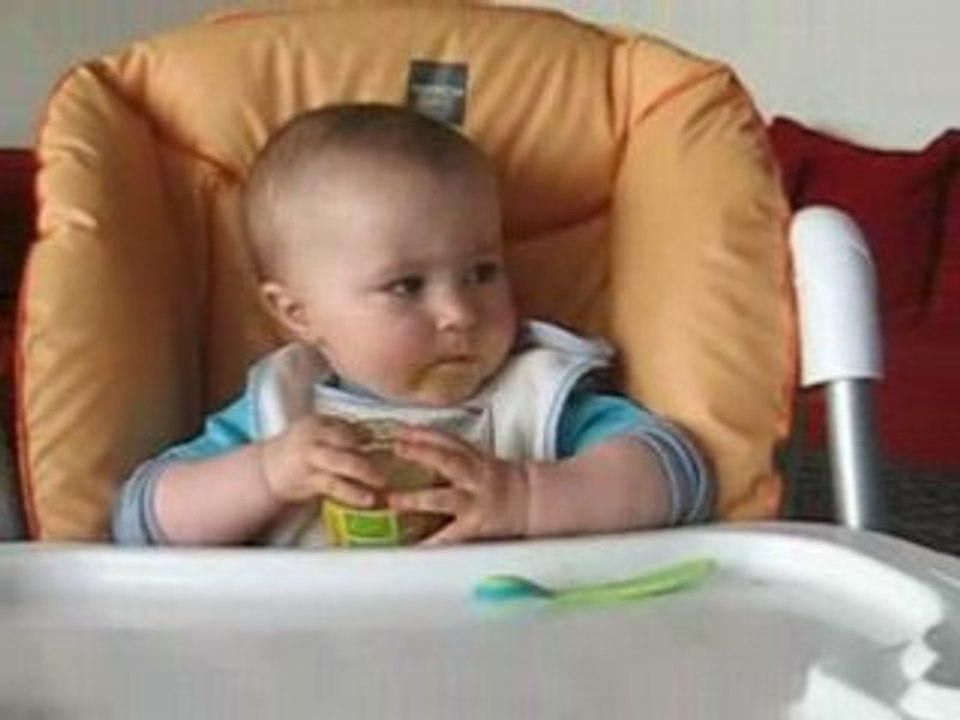 je mange presque "tout seul"