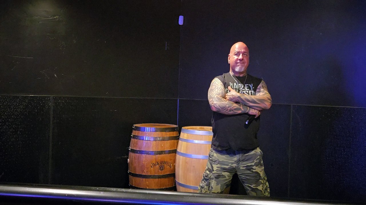 BLACK SABBATH - HOLE IN THE SKY (PERFORMED LIVE AT THE WESTERNER)