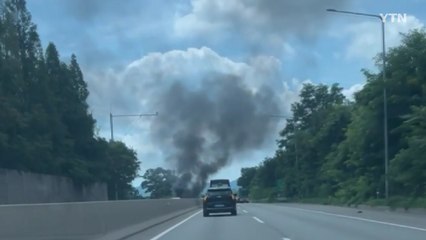 중부고속도로 상행선 화물차에서 불...인명피해 없어 / YTN