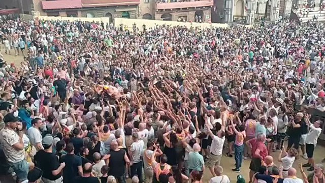 Siena, il trionfo del Valdimontone al Palio: esplode la gioia in piazza del Campo