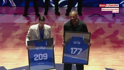 Nicolas Batum et Nando De Colo honorés avant le match amical entre la France et l'Espagne - Basket - Bleus