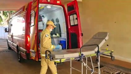 Homem de 32 anos é esfaqueado pelo amigo e tem corte de 10 cm na perna