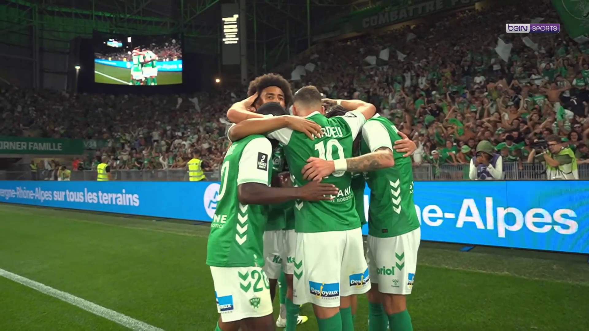 Ligue 2 : 4-0, Saint-Étienne régale le Chaudron pour son retour !