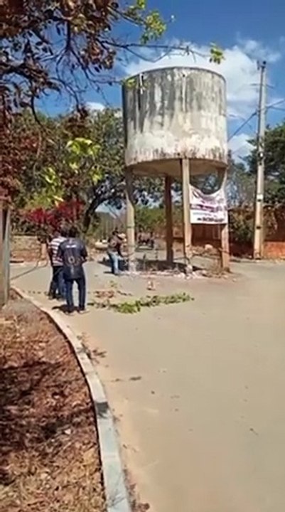 VÍDEO: Servidor derruba caixa d’água e imagens impressionam