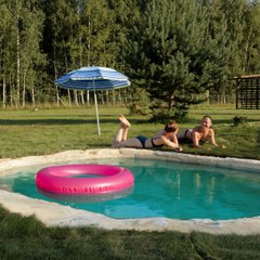 2 girls build a simple beachy pool oasis 🏖️ #swim #diy #craft #summer #vacation #swimming