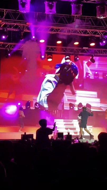 Poco público para un buen show de Abraham Mateo en La Peraleda