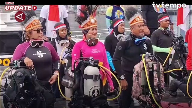 34 Penyelam Kibarkan Bendera Merah Putih di Dasar Laut Jayapura