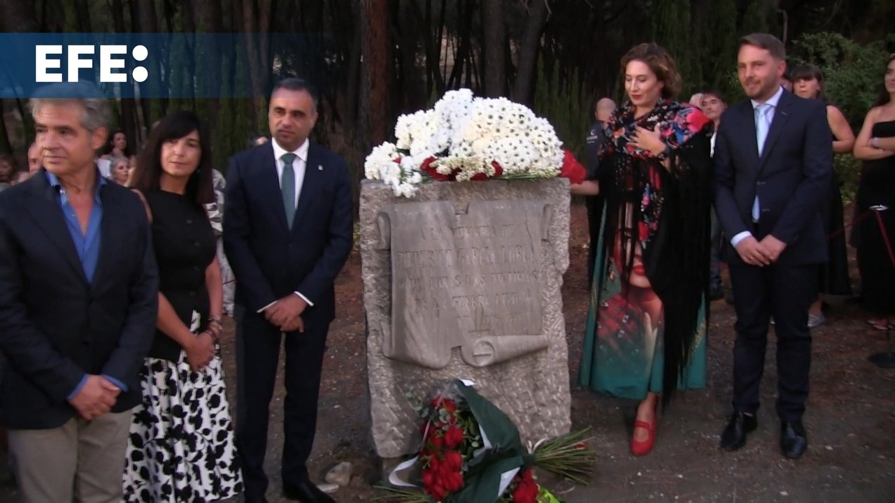 La lluvia desluce el homenaje de Granada a Lorca en el 89 aniversario de su asesinato