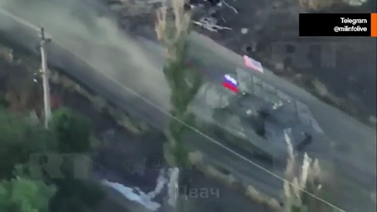 Video: Rusland restaureert buitgemaakte M113 en toont deze met Amerikaanse en Russische vlaggen