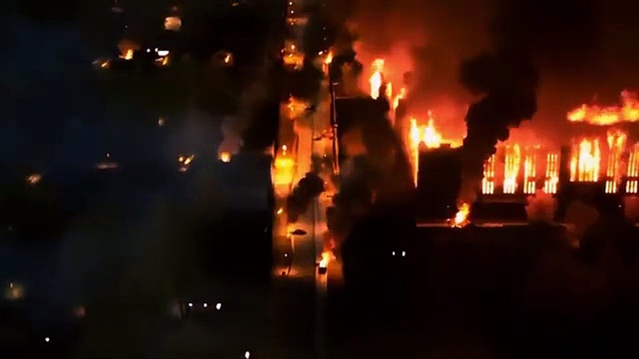 Carrie Saison 1 - CARRIE (2026 Series) - Teaser Trailer | Stephen King, Mike Flanagan (FR)