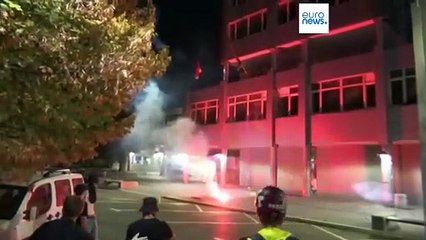 Gewaltsame Zusammenstöße in Serbien: Polizei nimmt 56 vermummte Demonstranten fest