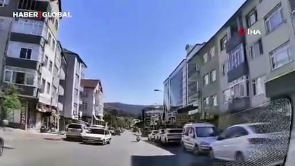 Kamyonun frenleri patladı, dükkana daldı: O anlar kamerada