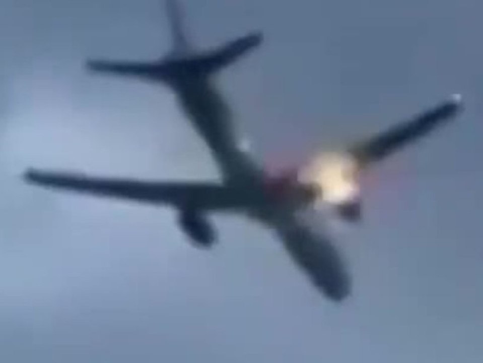 Feuer-Drama am Himmel: Condor-Flieger muss notlanden