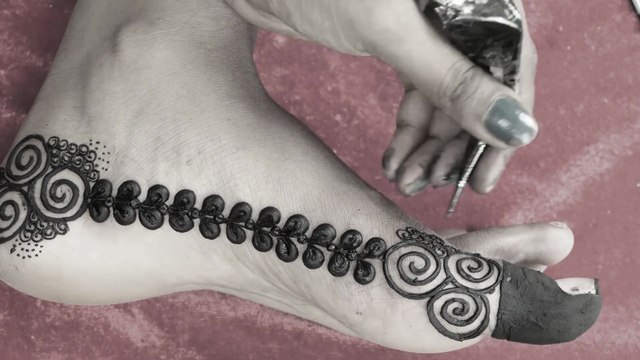 أسهل طريقة لتعليم نقش الحناء للمبتدئات طريقة رسم أشكال الورود