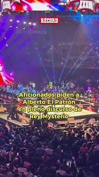 Los aficionados de #TriplemaníaXXXIII pidieron a Alberto El Patrón en la inducción de Konnan