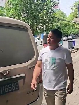 Artists transforms dusty car windows into stunning masterpieces🤩