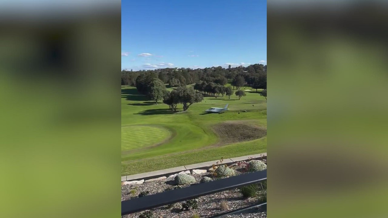 Una avioneta se estrella en mitad de un campo de golf: impacta ver cómo queda