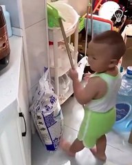 Father acts like he's hurt to see the reaction of his little son!