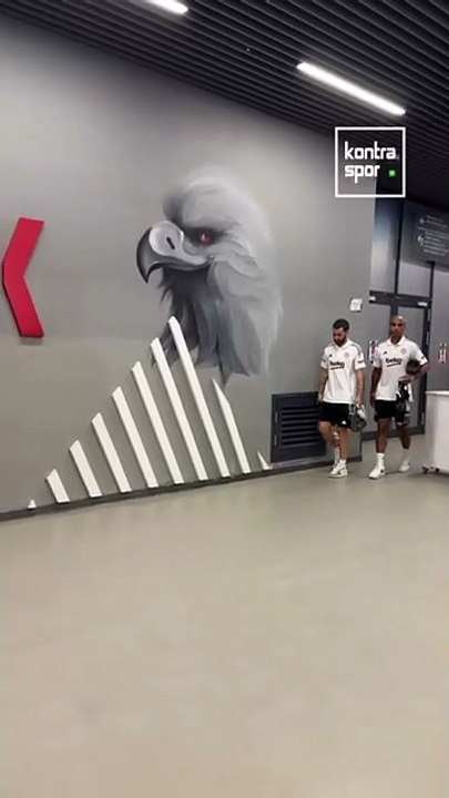 Son dakika golünü atan Rafa Silva, Mario ile gitti