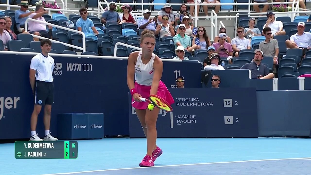 Paolini sees off Kudermetova to set up Swiatek final