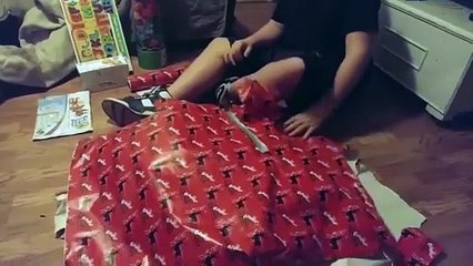 WILLIAMS CHRISTMAS PRESENT WRAPPING DISASTER AND FIRE!!! (Reupload)