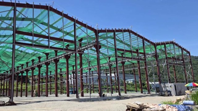 공장 신축 현장 11m 높이서 추락...40대 숨져 / YTN