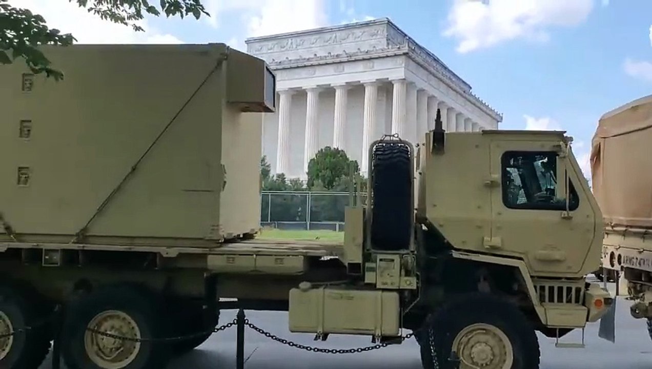 Washington : Plusieurs véhicules de la Garde Nationale sont dans les rues de la ville pour assurer l'ordre et la sécurité