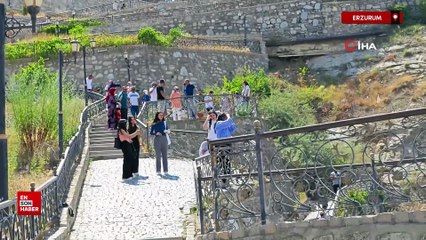 Erzurum Tortum Şelalesi'nde su seviyesi düştü ziyaretçi ilgisi sürüyor