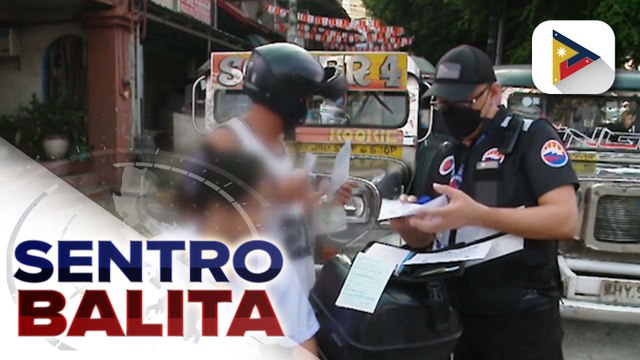 Higit 10 motorista, tiniketan sa random roadworthiness test ng DOTR-SAICT sa Roxas Blvd.,Manila; marami sa mga nasita, may angkas na mga batang walang suot na helmet | ulat ni JM Pineda