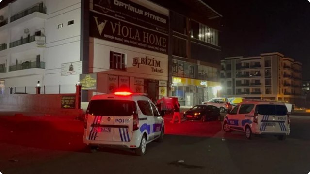 Düğün salonunda tekmeli, yumruklu, bıçaklı kavga: 2 yaralı