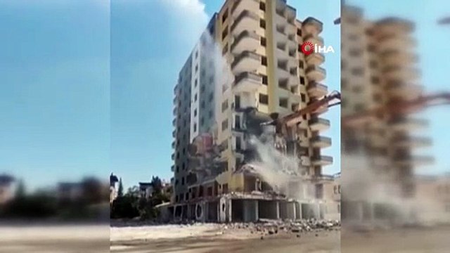 Osmaniye’de 11 katlı binanın yıkım anı cep telefonu kamerasına yansıdı