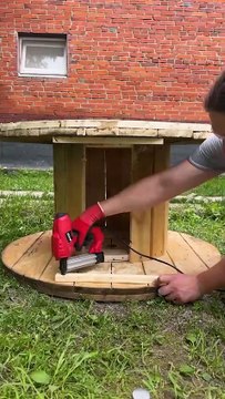 Diy chicken coop from wooden reels 🐓 #diy #woodwork #craft #handmade #fyp #nimals #chickens
