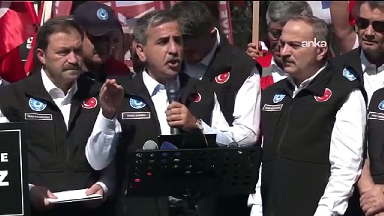 Önder Kahveci:     "Buradan bazı işgüzar yöneticilere de sesleniyorum. Memurlar iş bırakıyor diye işlem yapacağını ifade edenler çıkıyor. Hiç kimse iş bırakan Türkiye Kamu-Sen üyesine idari işlem tesis edemez. Tesis edenin de alnını karışlarım"