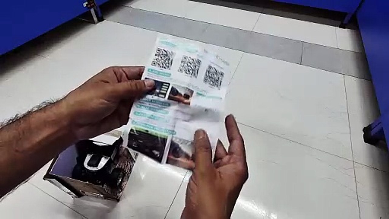 Unboxing and Review of Metal Die-Cast Car 6 Wheel Rock Car With Large Size Rock Crawler Extreme Power Monster Truck Remote Control Car For Off-Road Adventures