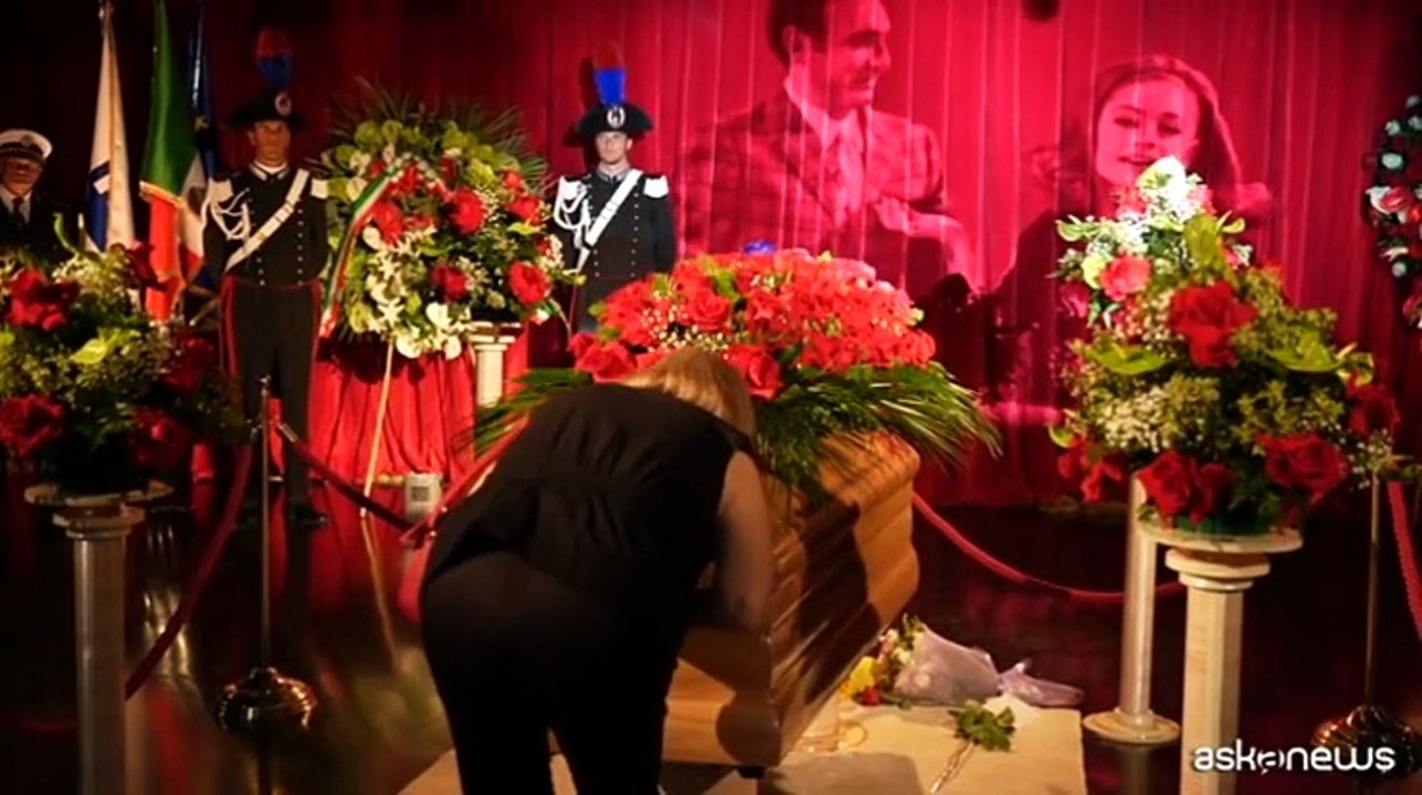 Addio a Pippo Baudo, la Camera ardente al Teatro delle Vittorie