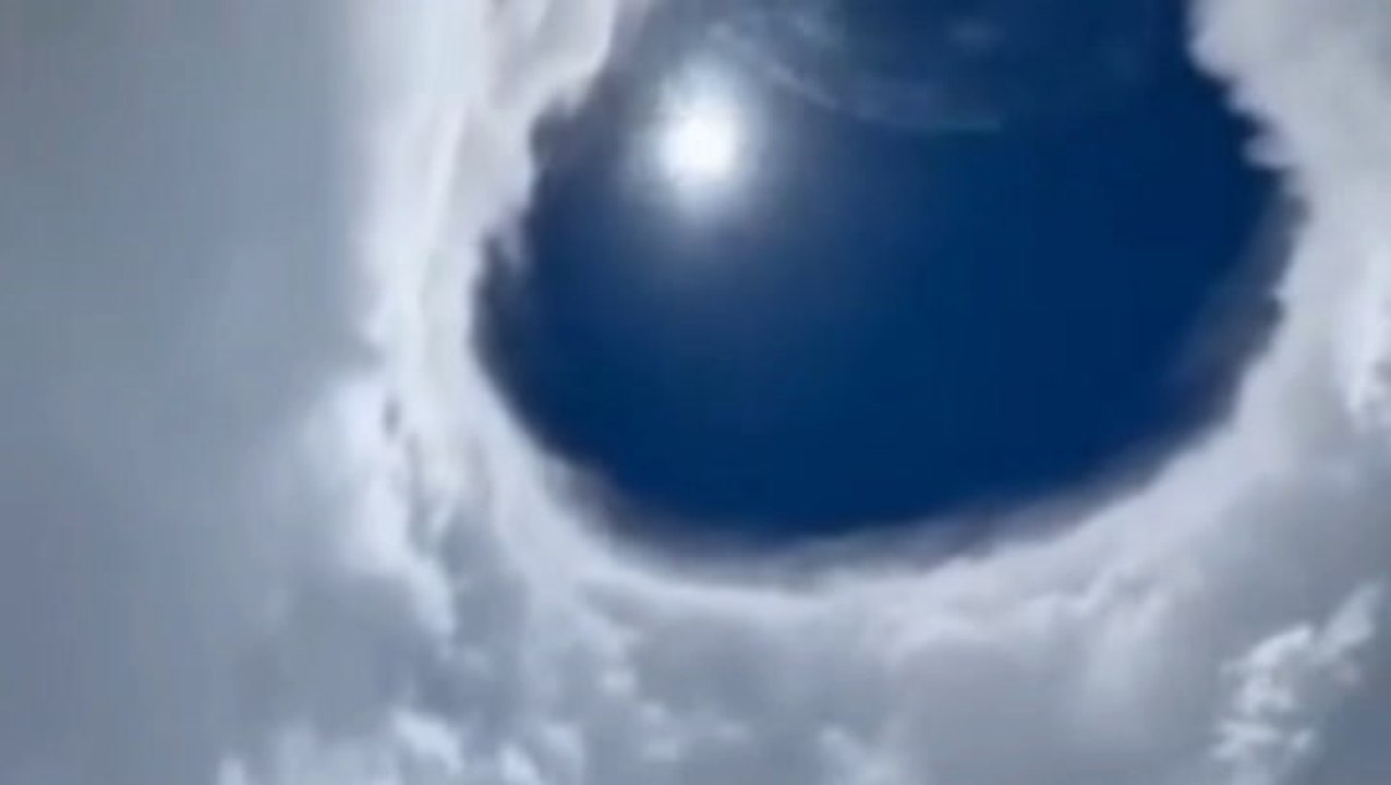 Air Force plane flies into eye of Hurricane Erin capturing ‘breathtaking’ stadium effect