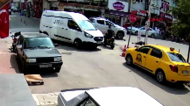 Bursa\'da feci kaza! Yolun karşısına geçerken...