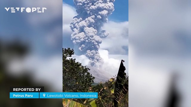 Impressive eruption of Lewotobi Laki Laki volcano in Indonesia! The column of smoke and ash reached over 4 kilometers