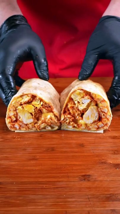 Follow for more ASMR videos🌮🍟 Credits: @banginbuns #mukbang #asmr #fastfood #asmreating