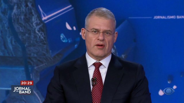 Cozinheiros usam mais de 6 mil ovos para fazer um omelete gigante na Bélgica