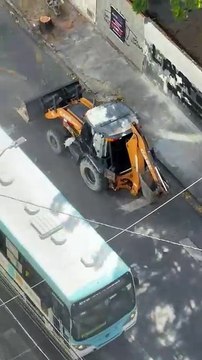 Moradores reclamam de corte de árvores em calçada de Fortaleza